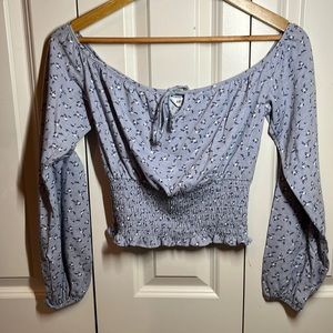 Arizona Jeans Co. Small. Blue flowery long sleeve